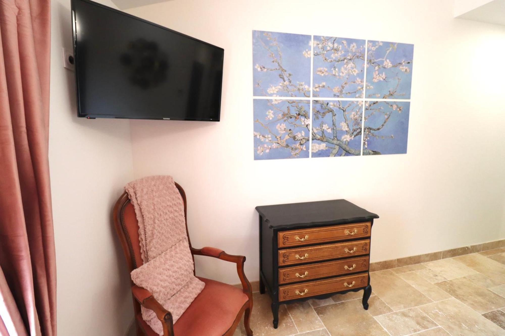 Chambres D'Hotes Avec Jacuzzi Et Piscine Au Mas De Cadoule Saint-Just  Rom bilde